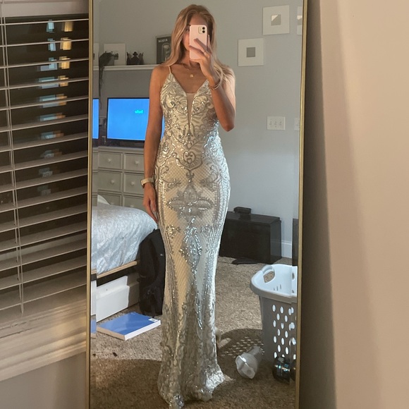 PROM DRESS WHITE AND SILVER WORN TWICE Negotiable - Picture 4 of 4
